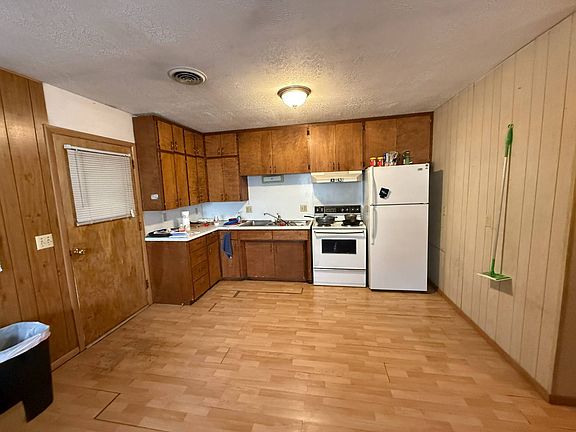 4th image of 213 & 215 S 6th St