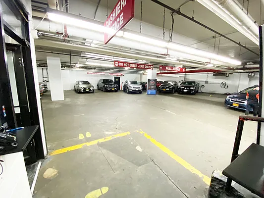 Rented by Apartment Luxe Realty Group, Inc | media 44