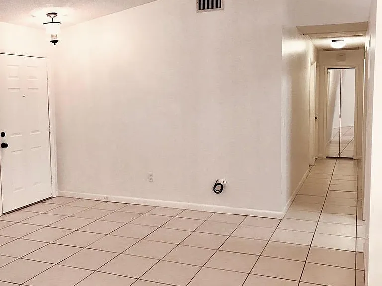 Hallway to bedrooms