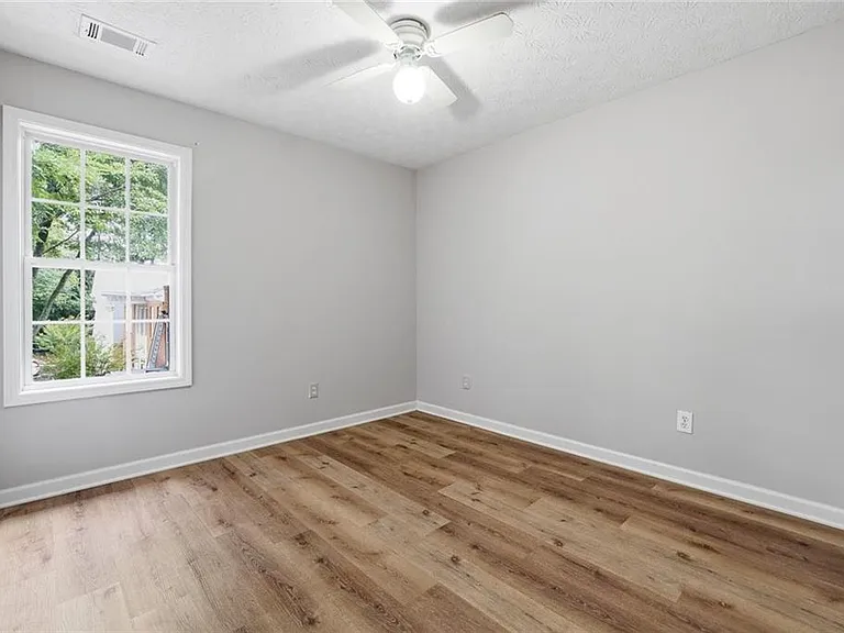 5072 Leeshire Trce — Photo 17