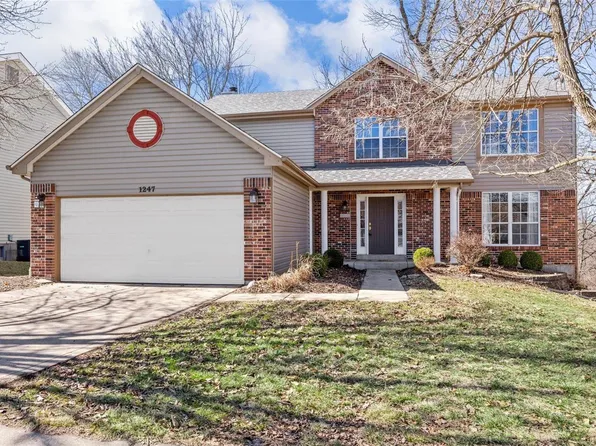 1247 Richland Meadows Dr, Ballwin, MO 63021