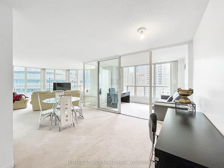 24 Wellesley St W #1113 — Photo 11