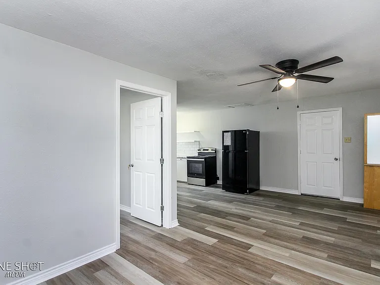 4735 Potomac Ave — Photo 6