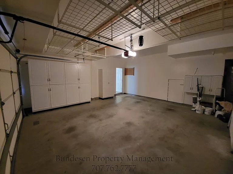 1727 Southgate Dr — Photo 23