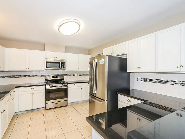 5911 Shining Leaf Ct — Photo 8