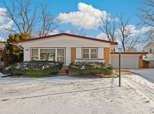 223 W Rainbow Dr, Glenwood, IL 60425