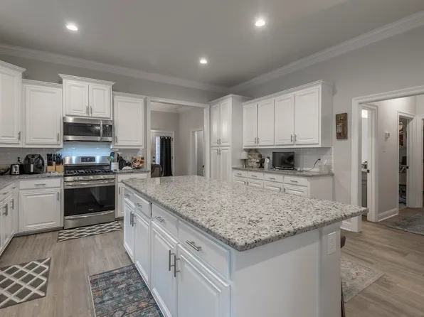 894 Elliston Dr, Gonzales, LA 70737
