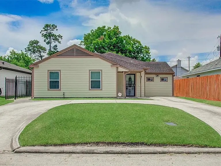 3806 Arbor St — Photo 2