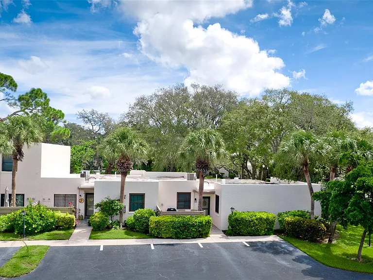 401 Palm Tree Dr — Photo 5