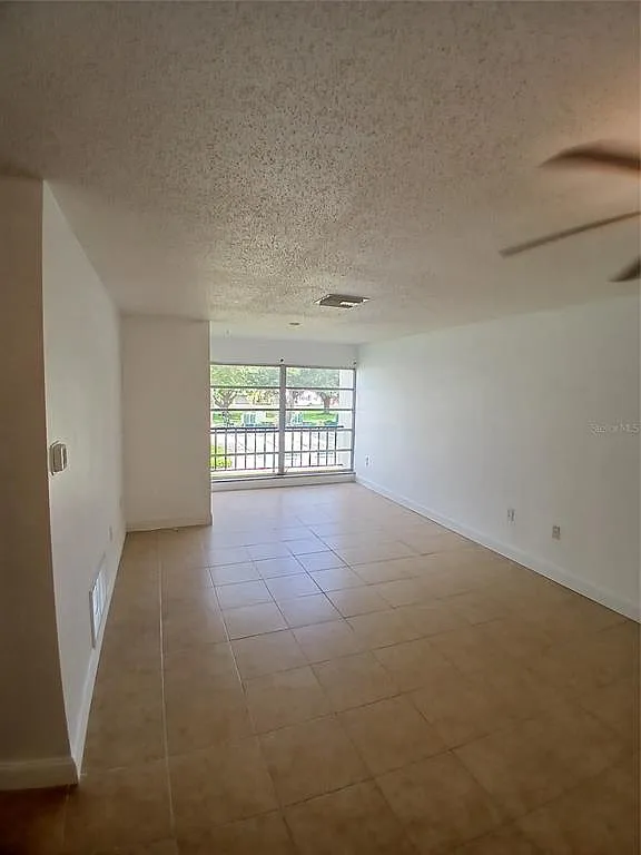 1 bed, 1.0 bath, 670 sqft, $1,600 — Photo 2