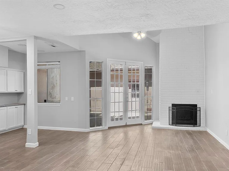 668 N Eldridge Pkwy — Photo 5