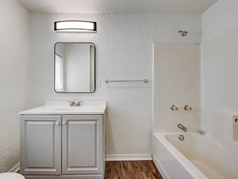 204 S Stewart Ave — Photo 22
