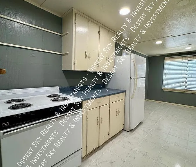 1424 S Esperanza St — Photo 10
