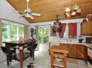 853 Shoshone Rd, Fontana, WI 53125