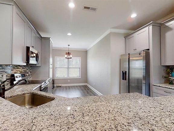 4th image of 1467 Malden Ct