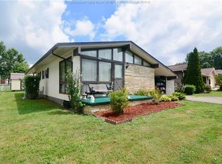 2630 Montana Ave, Hurricane, WV 25526