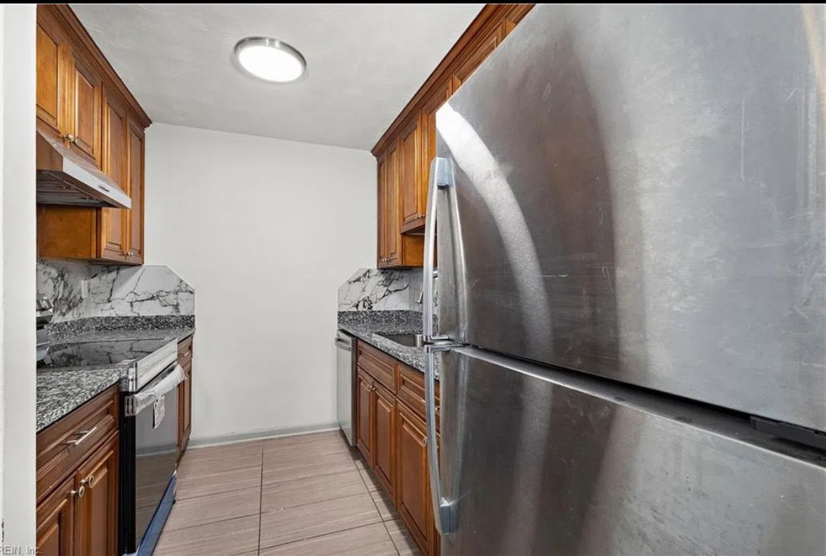 3 bed, 1227 sqft, $1,950 — Photo 3