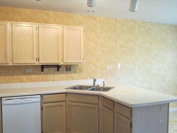 5th image of 814 Millcreek Cir #814