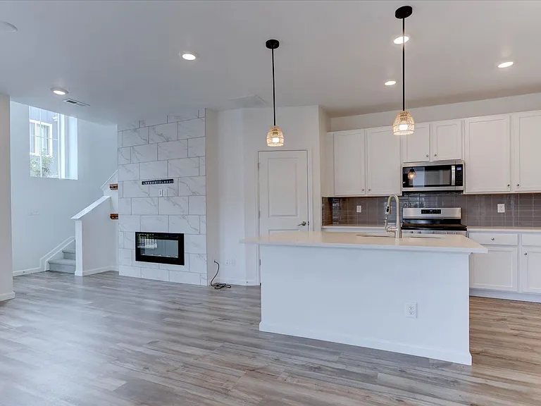 1828 S Poplar Ct — Photo 5