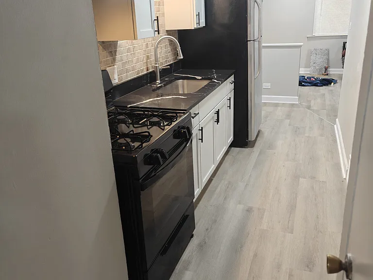 436 W Division St #3 — Photo 8