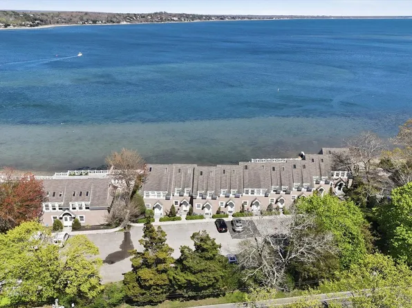 49 Canoe Place Rd, Hampton Bays, NY 11946