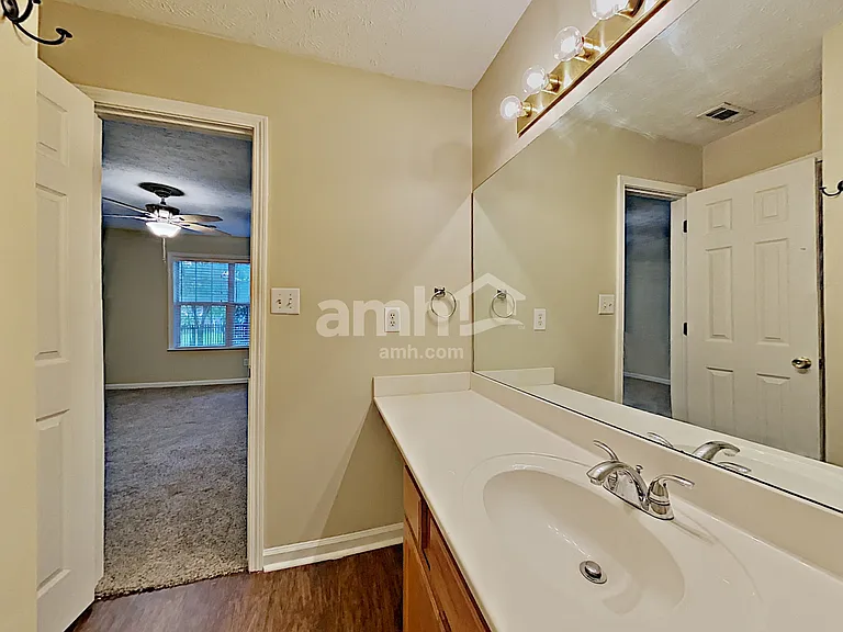 451 Bellingham Dr — Photo 12