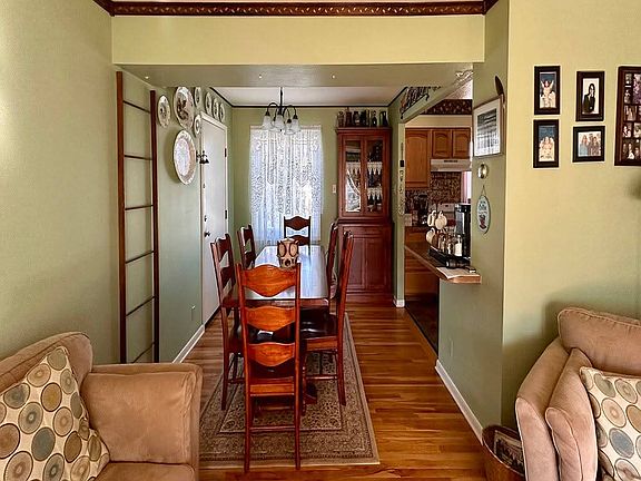 4th image of 387 Hickory St