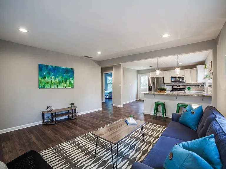 132 Stafford St NW — Photo 4