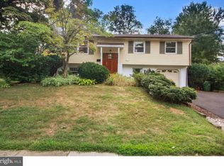 51 Brentwood Dr, Willow Grove, PA 19090