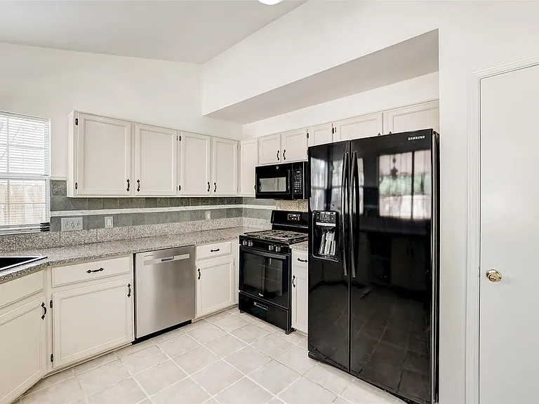 16304 Kicking Bird Dr — Photo 8