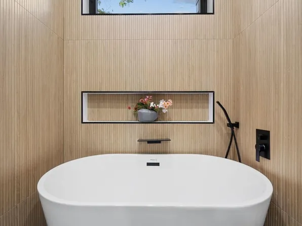 373 New York Avenue image 16 of 28