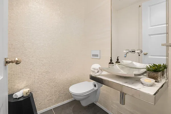 Sold by Compass | media 22