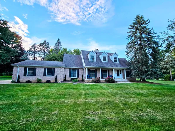 10457 Blaine Rd, Brighton, MI 48114