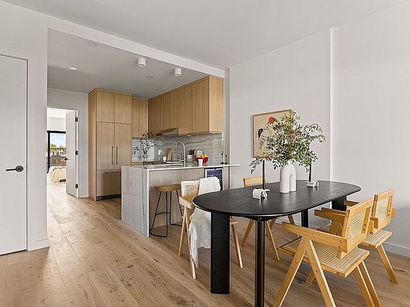 4th image of 654 Jefferson Ave #4R