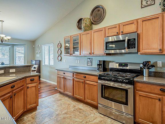 5th image of 1061 E Providence Canyon Dr