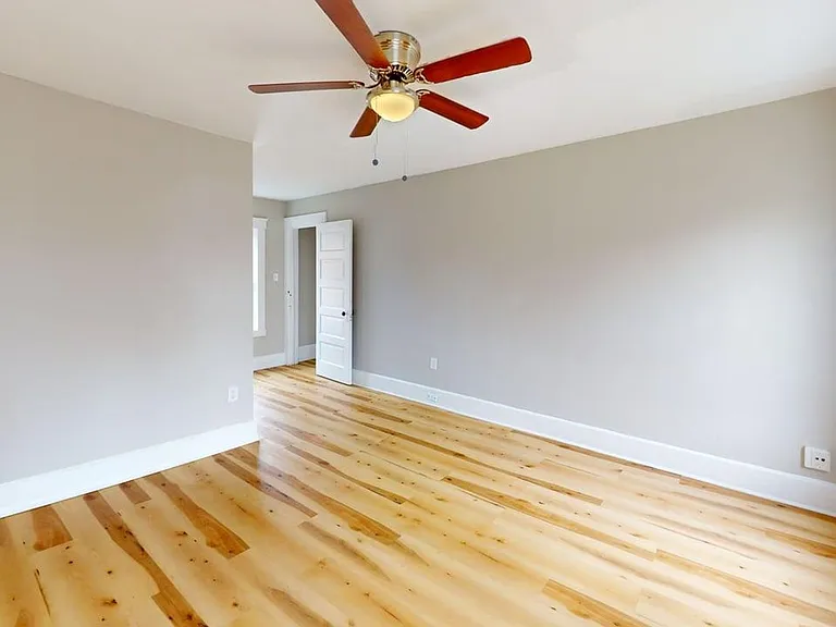 579 Broadway Ave — Photo 16