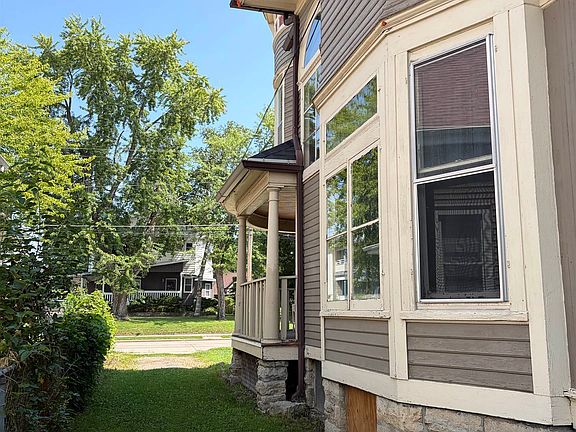 3rd image of 535 Algoma Blvd