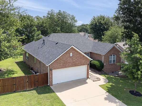 2840 N Boxwood Dr, Fayetteville, AR 72703