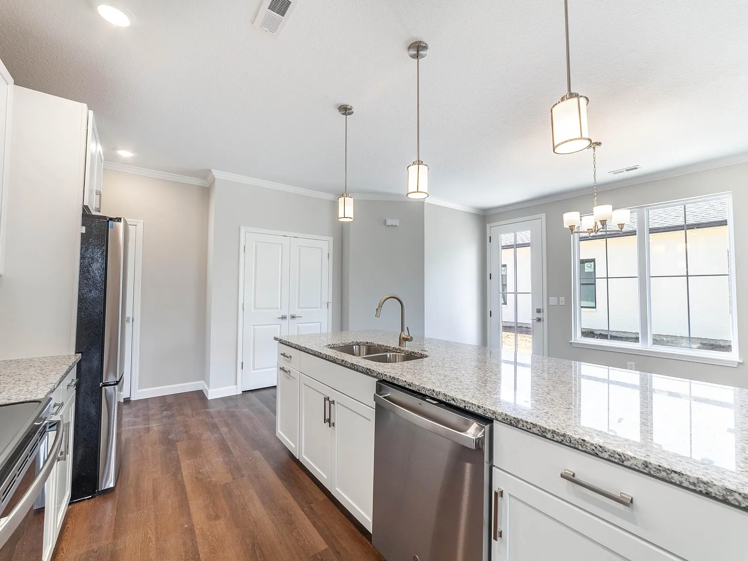 200 W Green Meadows Rd — Photo 4