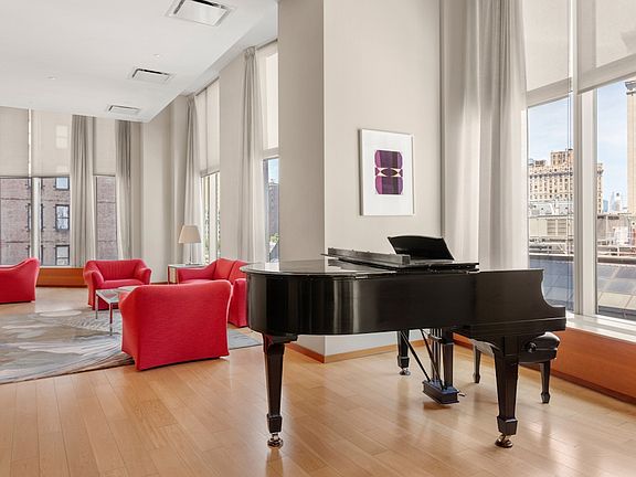 5th image of 8 Spruce St APT 11U