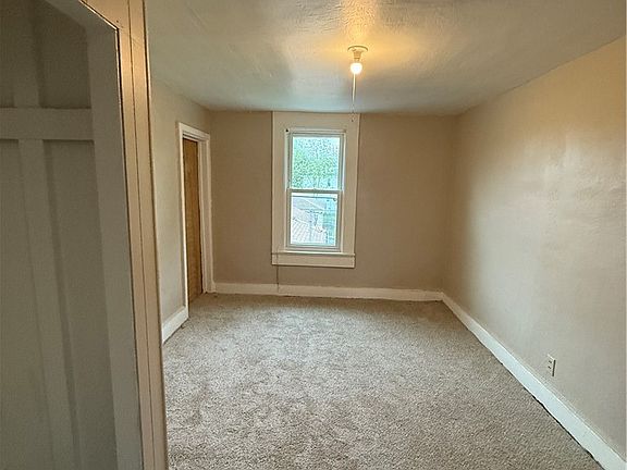 3rd image of 180 Norran Dr