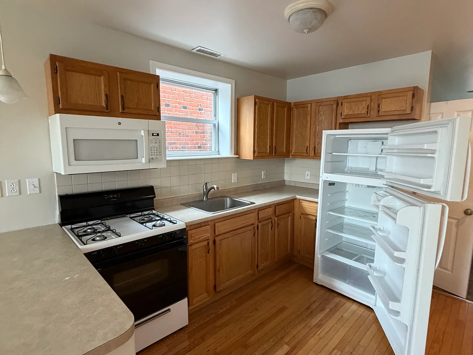 2 bed, 800 sqft, $1,500 — Photo 4