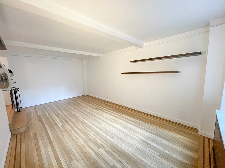 200 W 20th St #402 — Photo 6