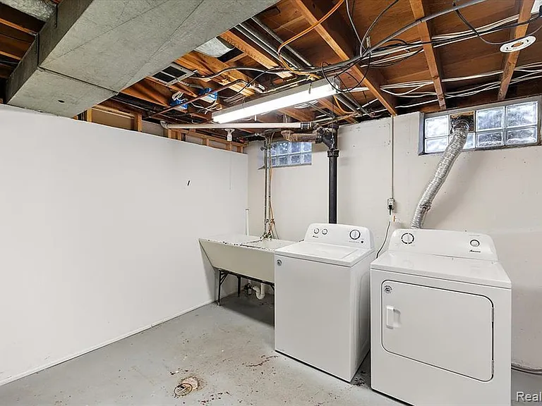 16996 Marguerite St — Photo 30