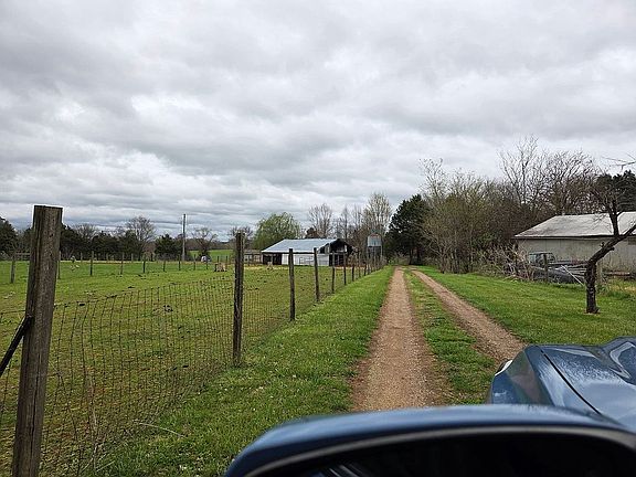 3rd image of 2535 Parks Rd