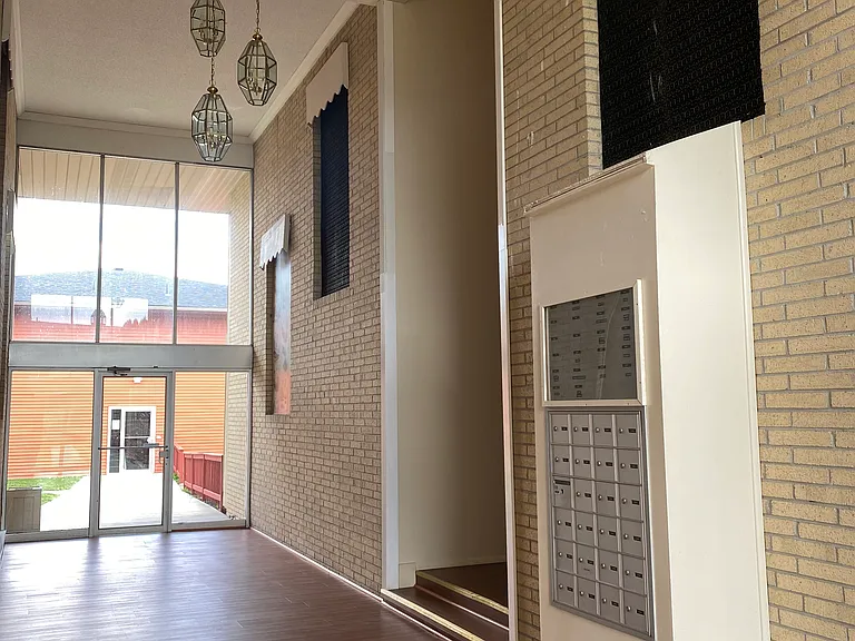 Toledo Circle Apartments — Photo 13