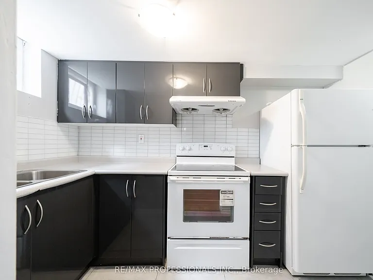 35A Bowie Ave #BASEMENT — Photo 13