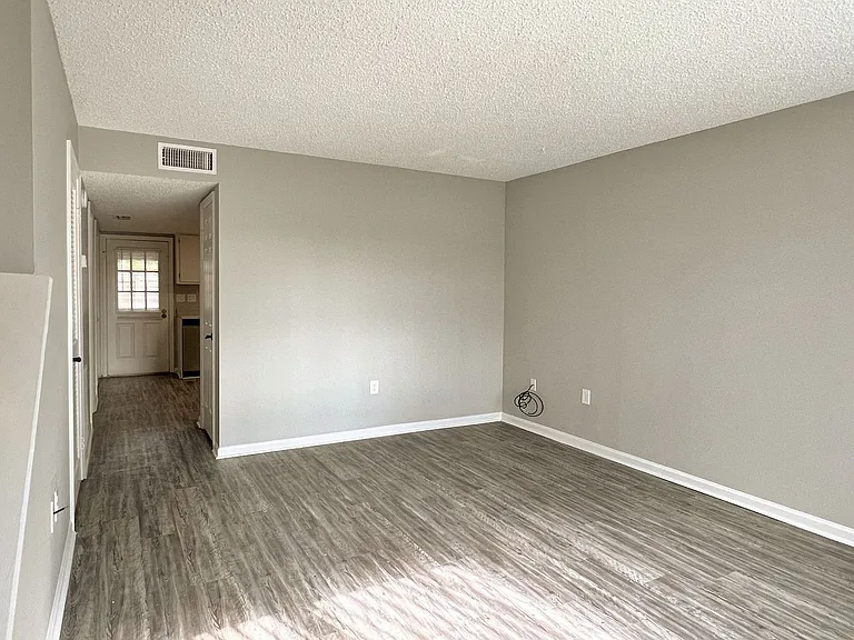 1870 Avenue Q SW — Photo 5