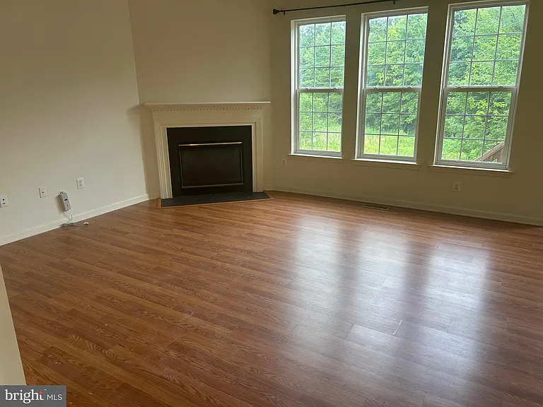 6821 Hollow Glen Ct — Photo 32