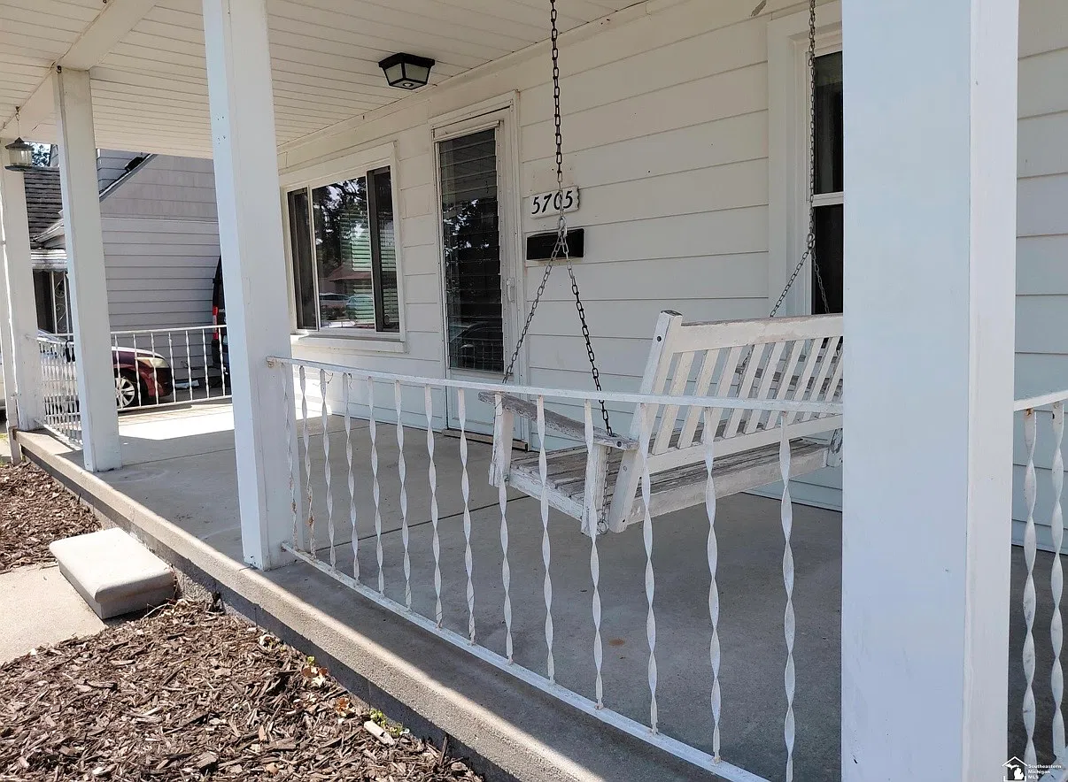 3 bed, 1240 sqft, $1,700 — Photo 1